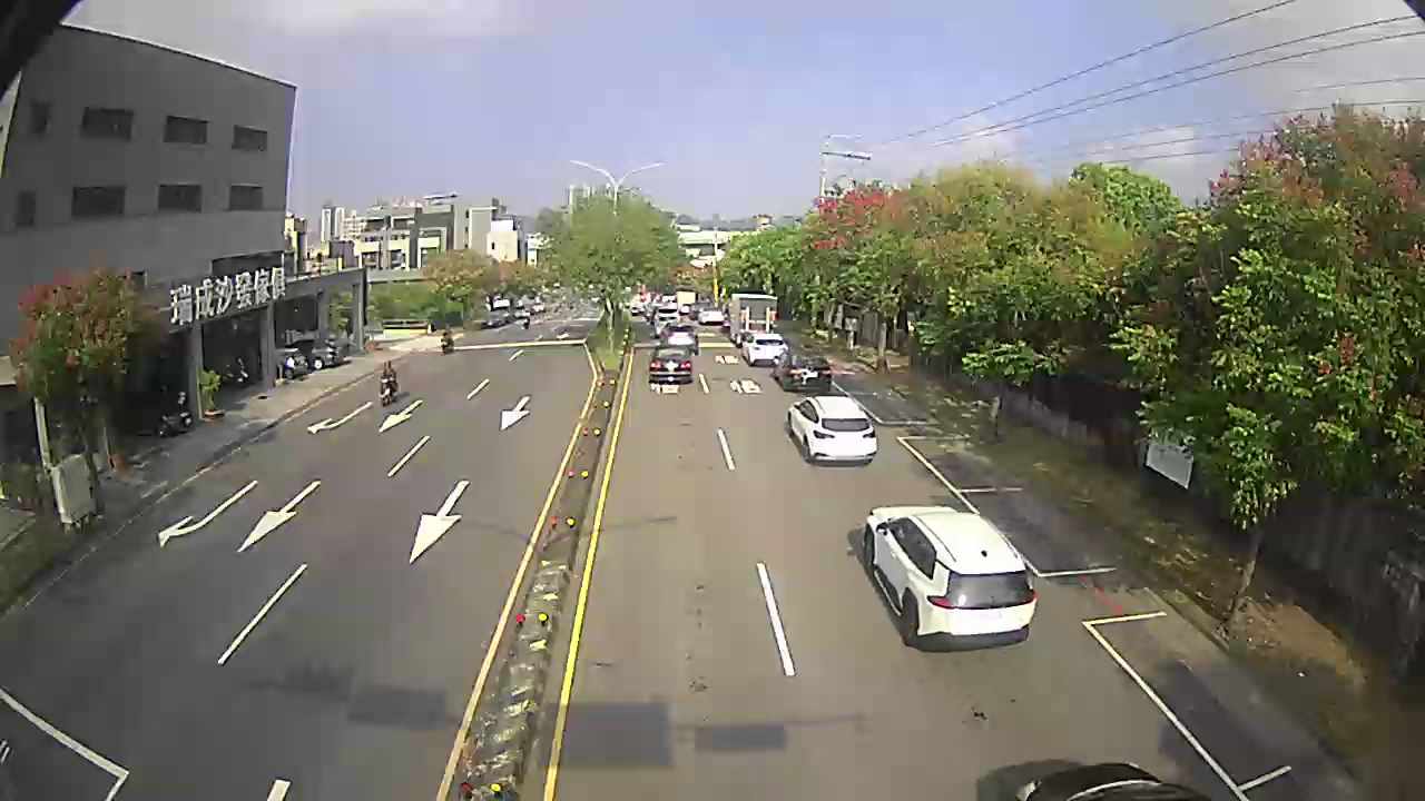 松竹路/松竹一路(右側車流往環中東路)
