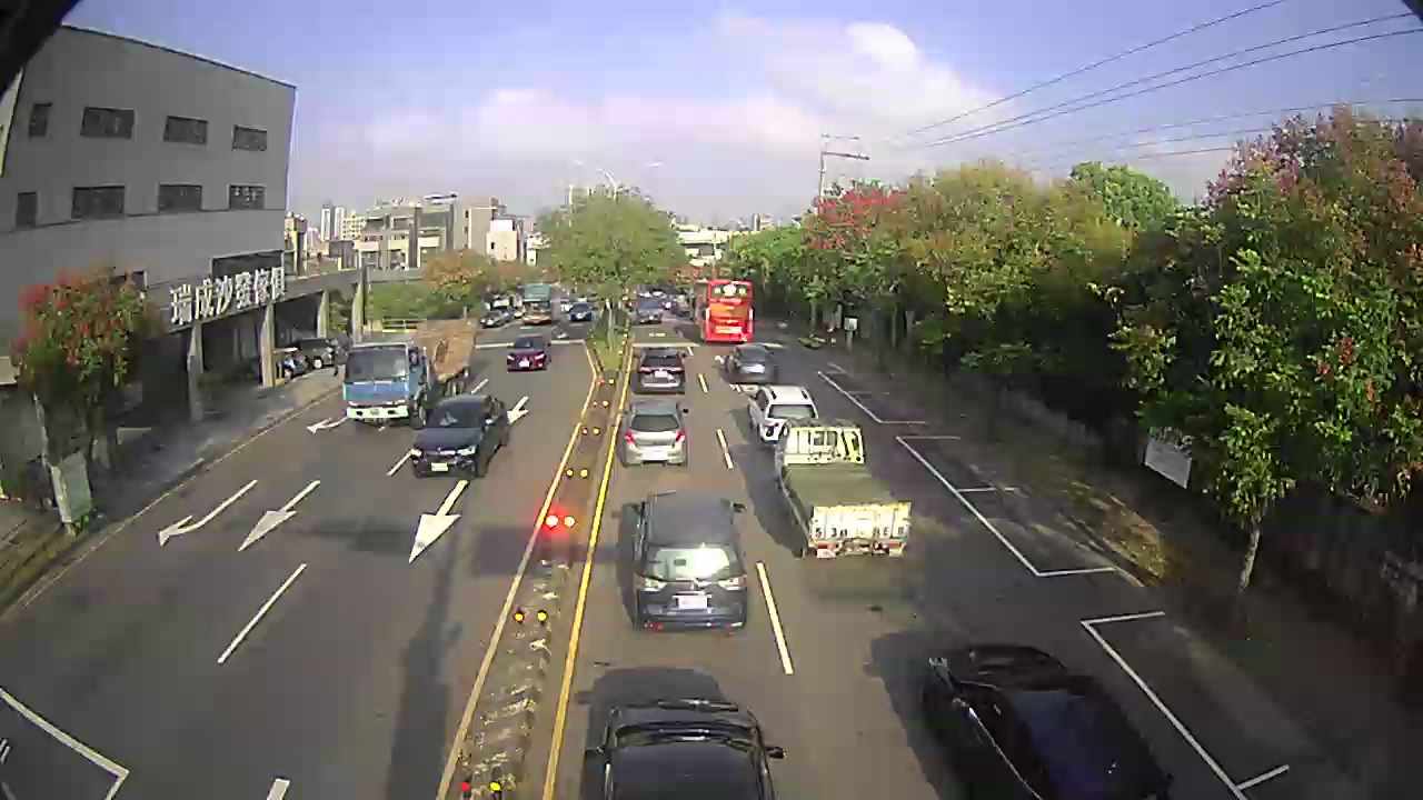 松竹路/松竹一路(右側車流往環中東路)