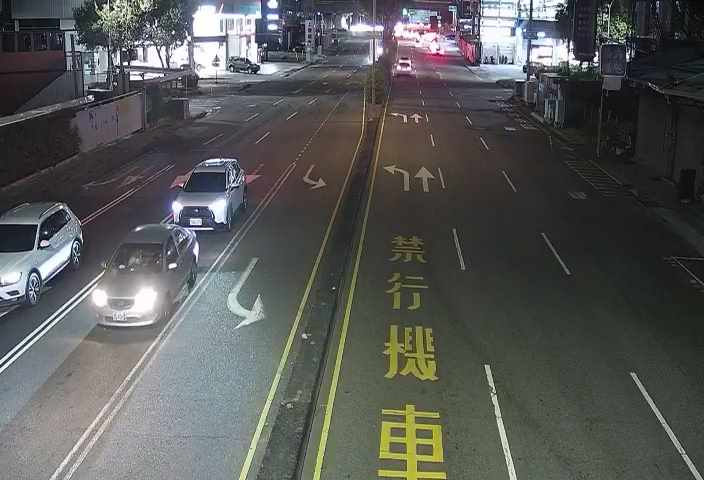 五權西路/龍富路(右側車流往南屯交流道)