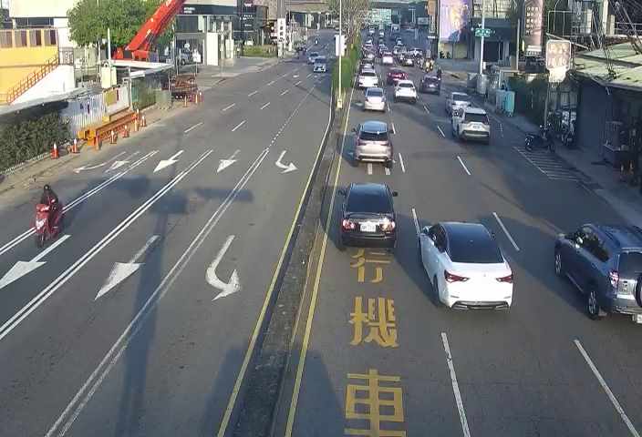 五權西路/龍富路(右側車流往南屯交流道)