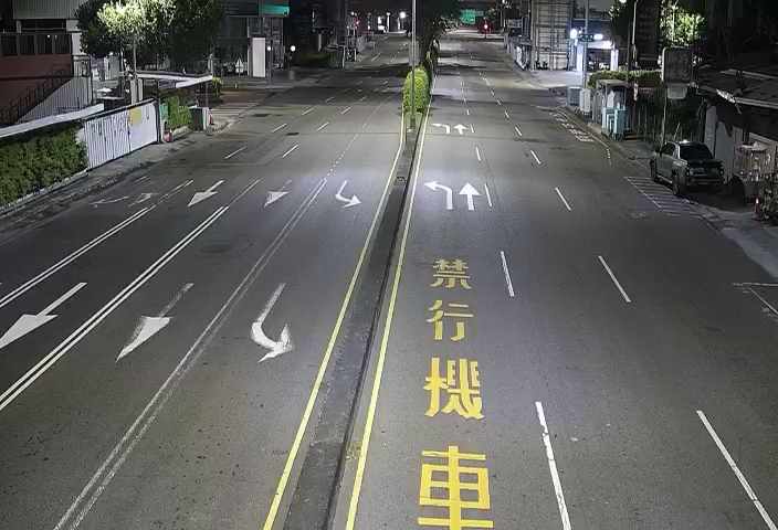五權西路/龍富路(右側車流往南屯交流道)