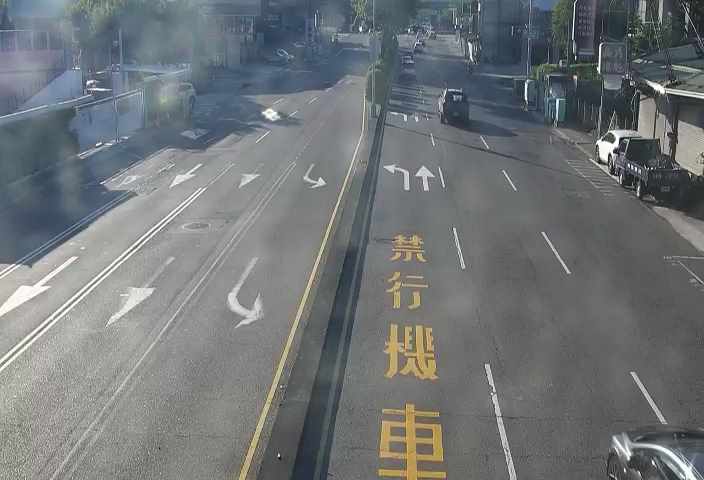 五權西路/龍富路(右側車流往南屯交流道)
