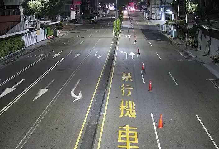 五權西路/龍富路(右側車流往南屯交流道)