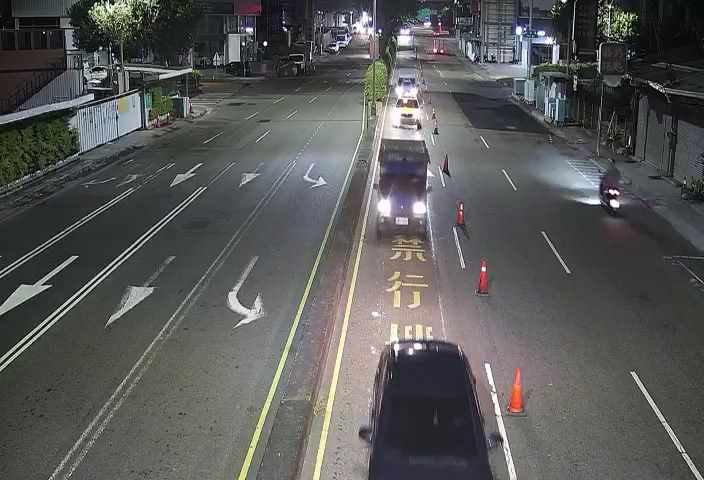 五權西路/龍富路(右側車流往南屯交流道)