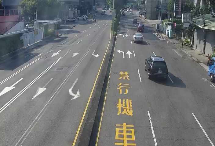 五權西路/龍富路(右側車流往南屯交流道)