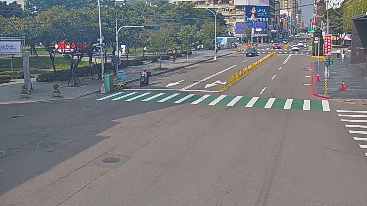 公益路/市民廣場(右側車流往文心路)