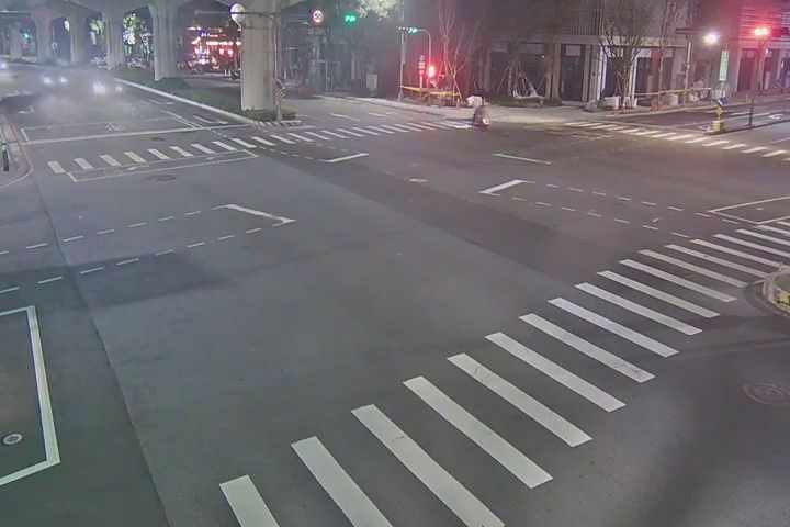 文心路/青海路(右側車流往臺灣大道)