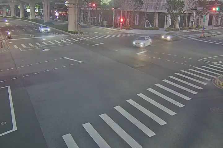 文心路/青海路(右側車流往臺灣大道)