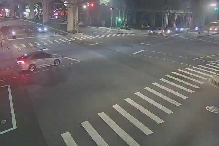 文心路/青海路(右側車流往臺灣大道)