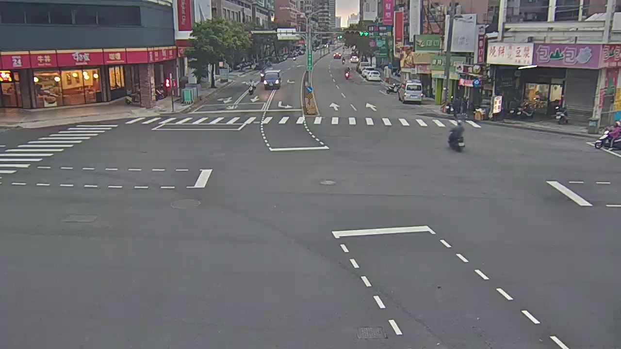 青海路/河南路(右側車流往文心路)