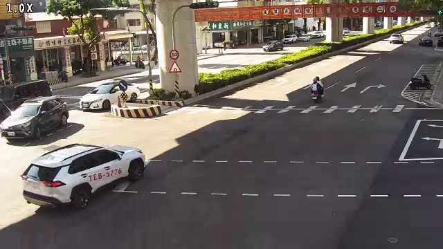 台中市道路 [06044]文心路/昌平路(右側車流往崇德路),Wenxin Rd/Changping Rd (Right side Traffic flow to Chongde Rd) 氣溫27.9℃