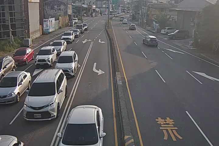 豐勢路/國豐路(右側車流往豐原) Fengshi Rd/Guofeng Rd (Right side Traffic flow to Fengyuan)