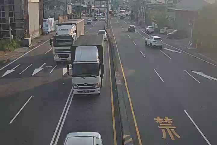 豐勢路/國豐路(右側車流往豐原) Fengshi Rd/Guofeng Rd (Right side Traffic flow to Fengyuan)