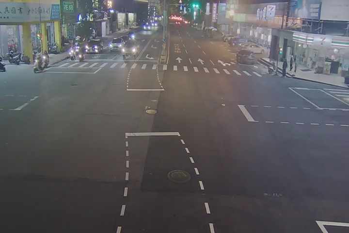 五權西路/東興路(右側車流往工業區)