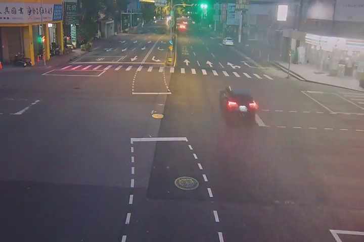 五權西路/東興路(右側車流往工業區)