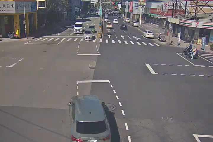 五權西路/東興路(右側車流往工業區)