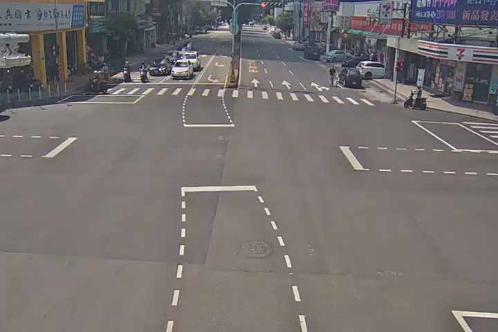 五權西路/東興路(右側車流往工業區)Wuquan W. Rd./Dongxing Rd.(Right side Traffic flow to industrial area)