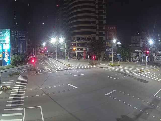 五權西路/忠明南路(右側車流往美村路)