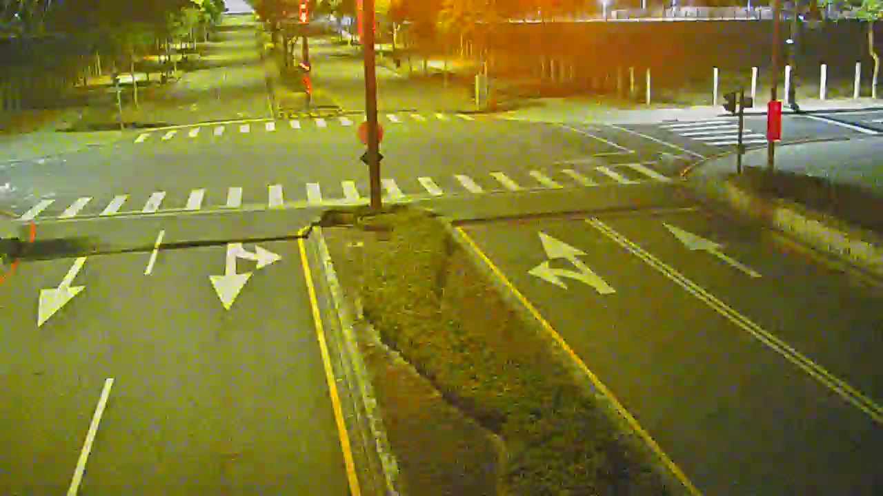 凱旋路/黎明路(右側車流往經貿五路)